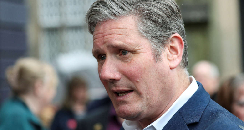 Starmer admite decepção e promete acelerar mudanças após revés em Runcorn e Helsby para partido de extrema direita.